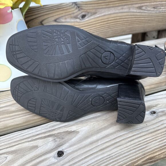 Clarks Artisan Women Black Leather Mid Calf Ruffles Button Detail Boots Size 9.5 - Picture 11 of 11